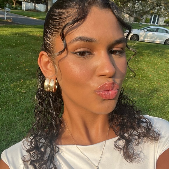 Meet your Posher, Alexea - Picture 1 of 6